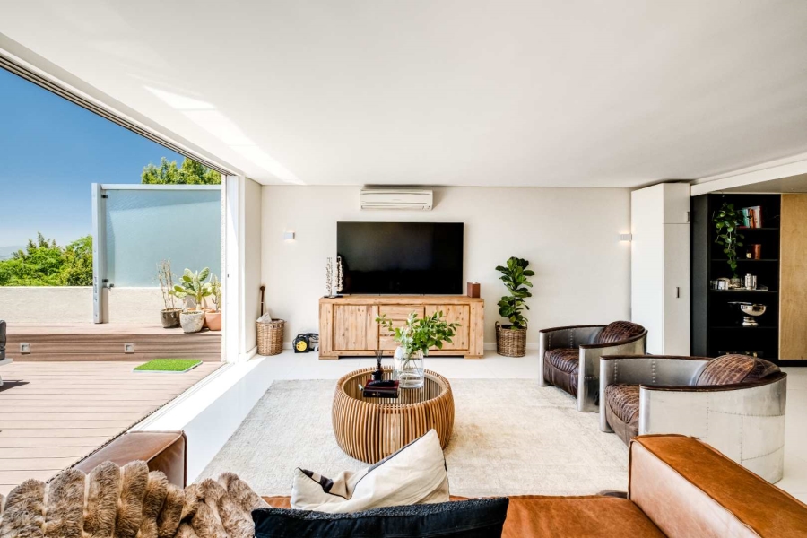 3 Bedroom Property for Sale in Green Point Western Cape